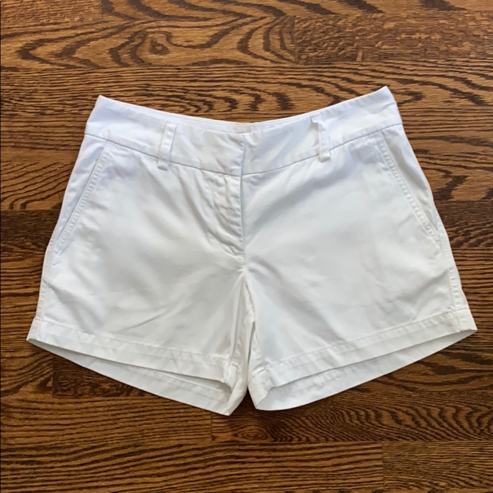 Vineyard Vines Women’s white shorts size 2